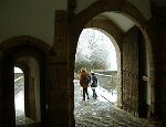 Jochen Mensing: Silvester 2001 in T�bingen, das Schlossportal im Schnee