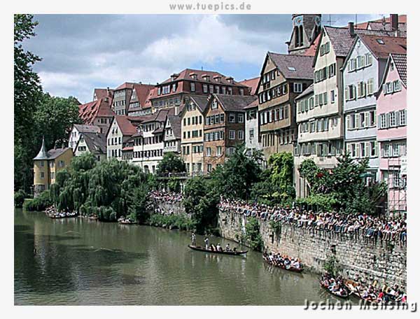 Jochen Mensing: Zuschauer beim Stocherkahnrennen 2003