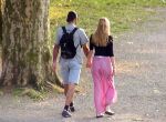 Jochen Mensing: Wanderer auf der Platanenalle 