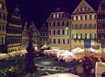 Jochen Mensing: Umbrisch-Provencalischer Markt 2003. Marktplatz bei Nacht