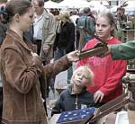 Jochen Mensing: "Spieglein, Spieglein in der Hand..." auf dem Markt der M&ouml;glichkeiten, Mai 2003