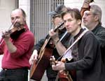 Jochen Mensing: Band "Papirossa" aus Wei&szlig;russland in der Kirchgasse
