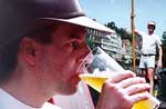 Rolf Bartholom&auml;i: Geniesser auf dem Stocherkahn, Sommer 2003